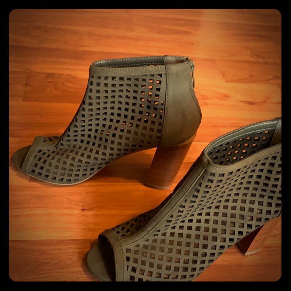 Worn 1X olive green brown heels.